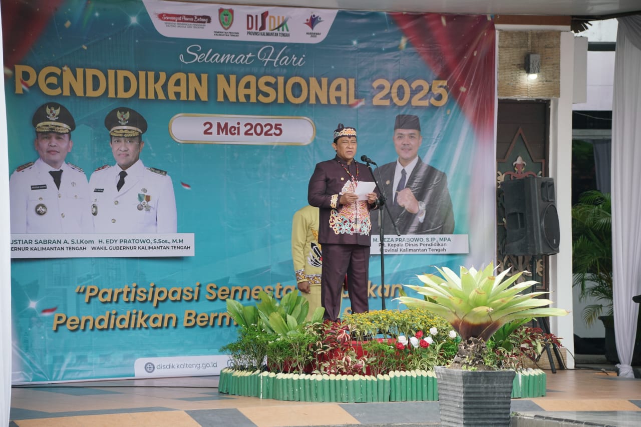 Wagub Kalteng Edy Pratowo Pimpin Upacara Peringatan Hari Pendidikan Nasional 2025