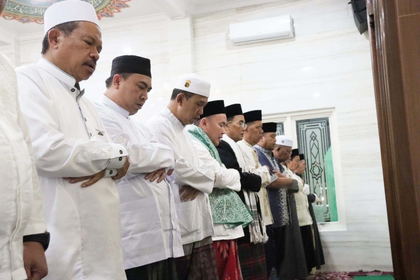 Gubernur Kalteng Sugianto Sabran Bersama Pejabat Pemprov Kalteng dan Pimpinan Ormas Islam Laksanakan Salat Subuh Berjamaah