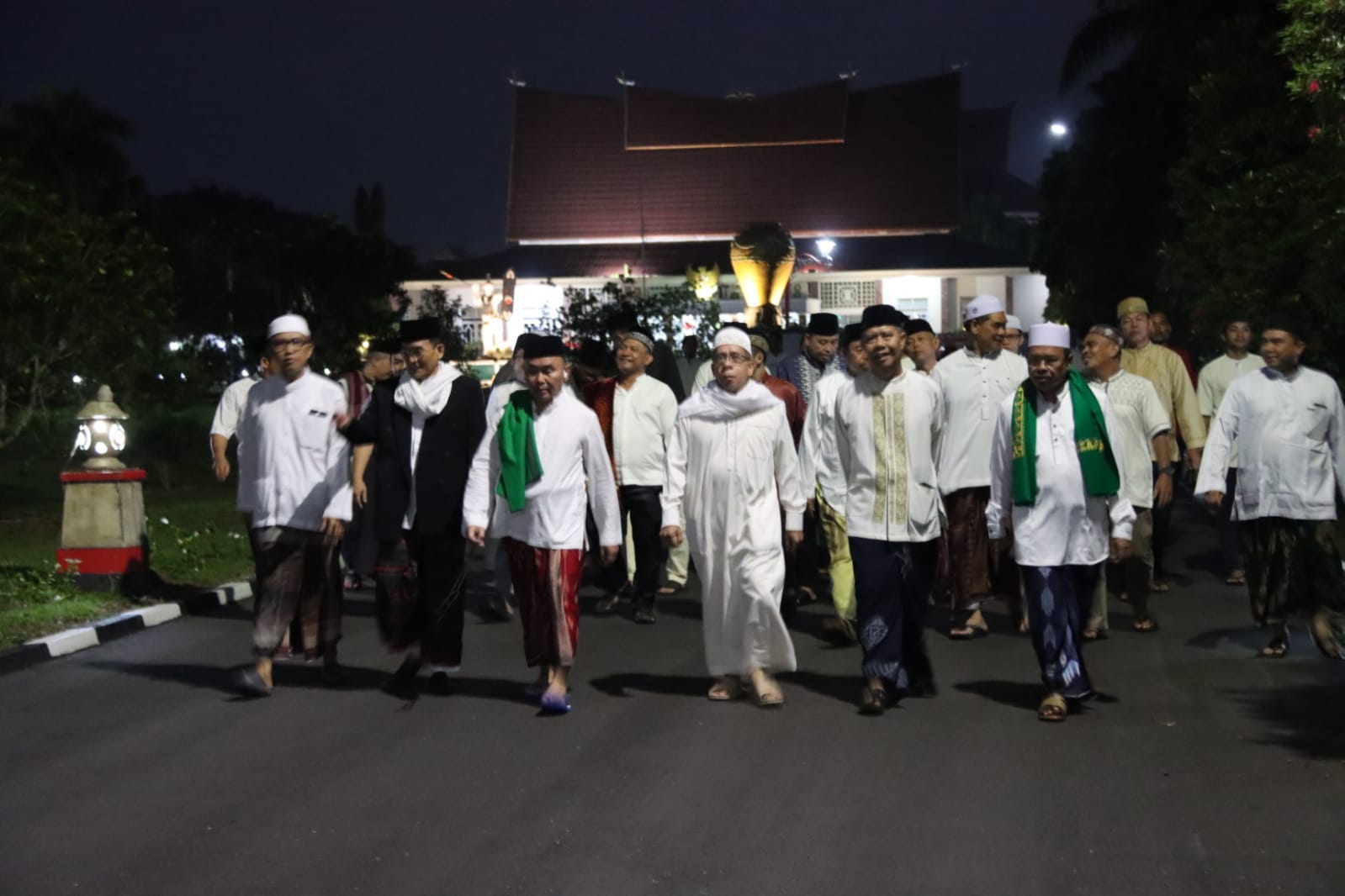 Gubernur Kalteng Sugianto Sabran Bersama Pejabat Pemprov Kalteng dan Pimpinan Ormas Islam Laksanakan Salat Subuh Berjamaah