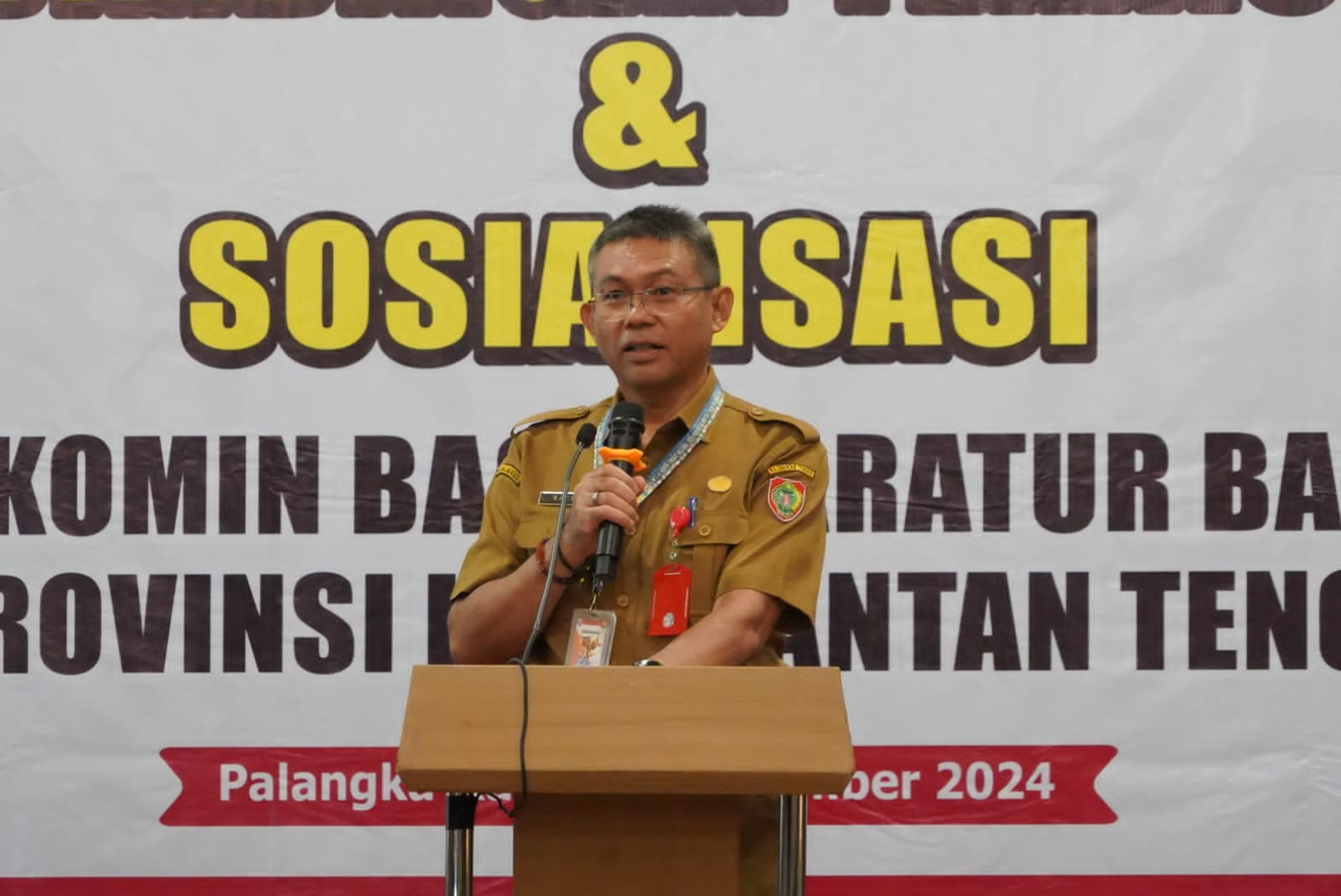 Plh Sahli Pemkumpol Ahmad Husain Buka Bimtek dan Sosialisasi Aplikasi PUSKOMIN serta Aplikasi IWANSOS Bagi Aparatur Bakesbangpol se-Provinsi Kalteng