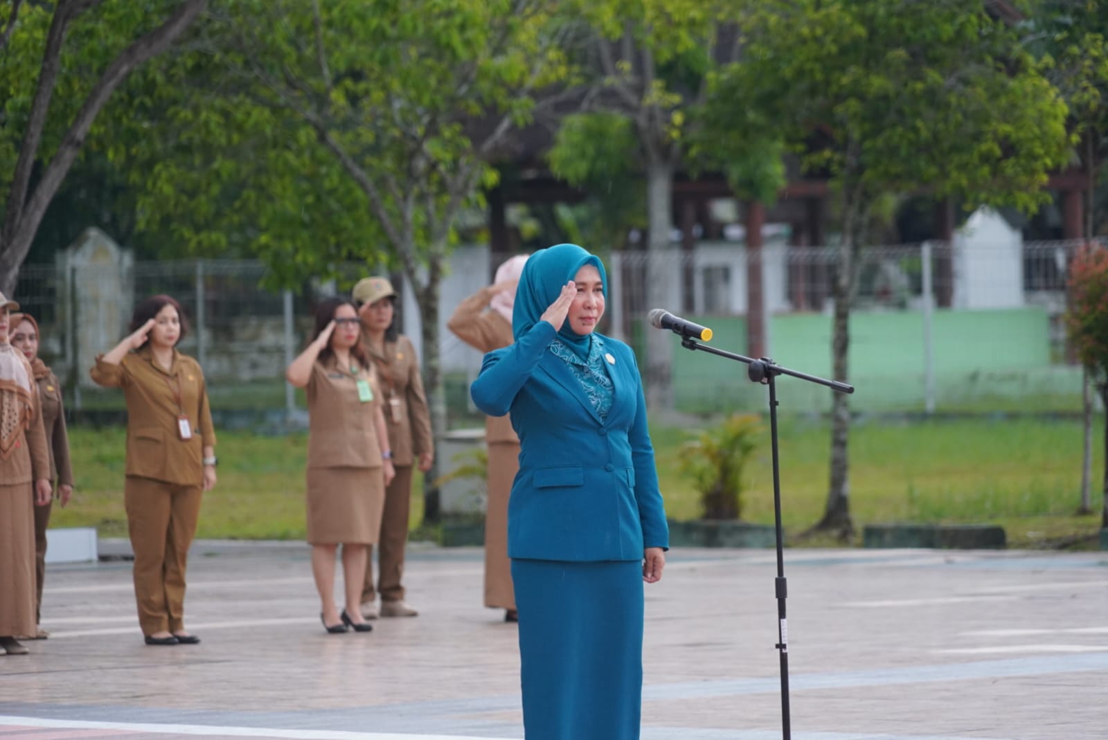 Dinas P3APPKB Laksanakan Ziarah Rombongan dan Tabur Bunga di TMP Sanaman Lampang