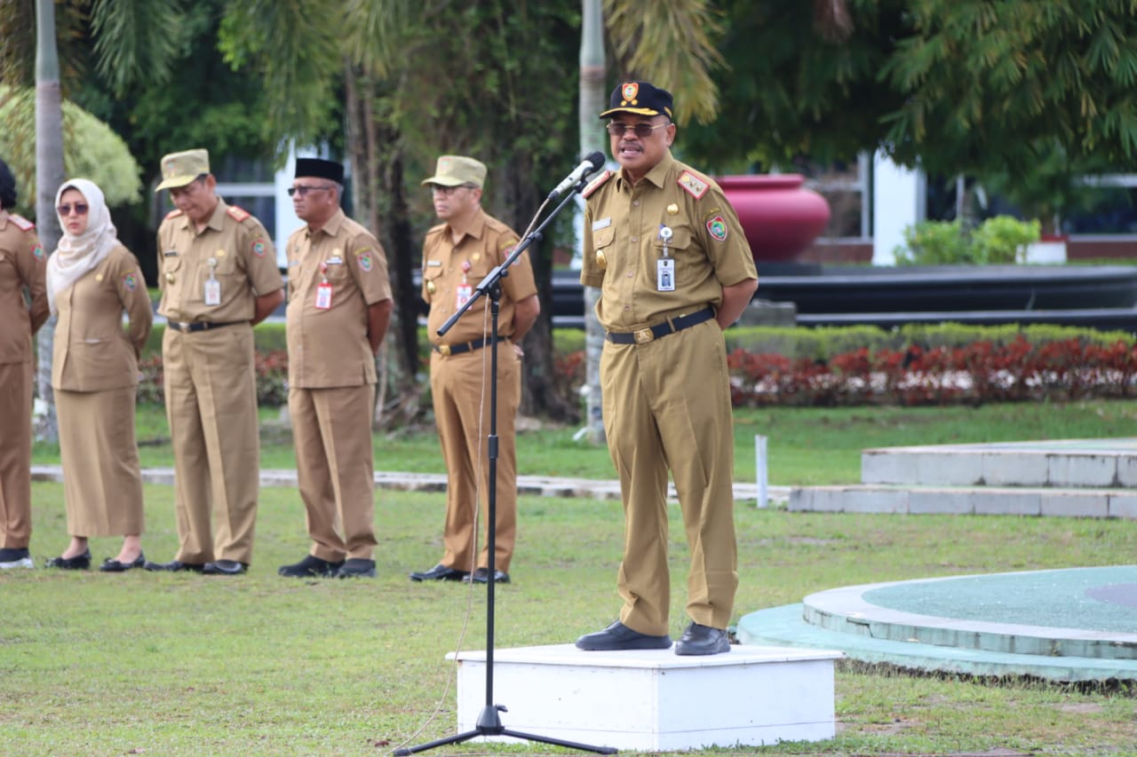 Sekda Prov. Kalteng Pimpin Apel Pagi di Lingkup Sekretariat Daerah