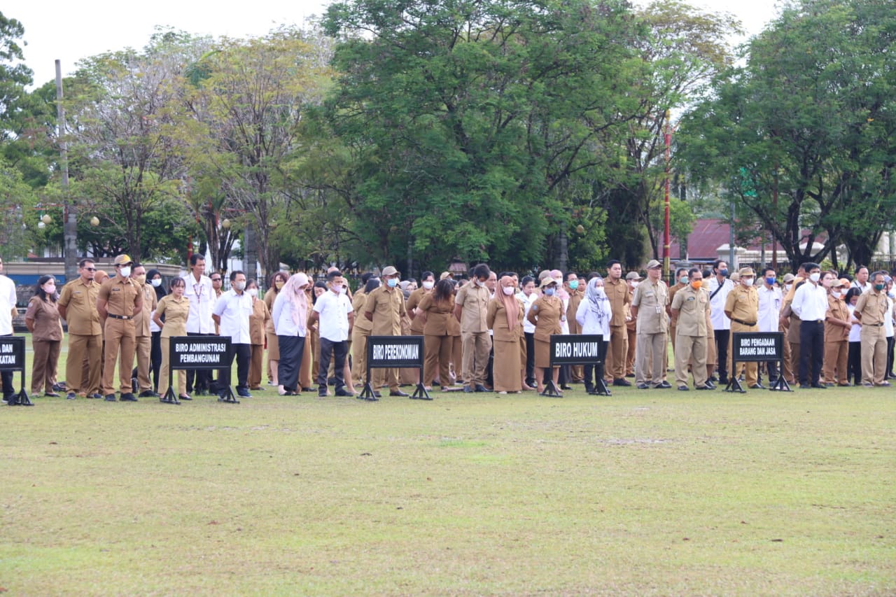 Sekda Prov. Kalteng Pimpin Apel Pagi di Lingkup Sekretariat Daerah