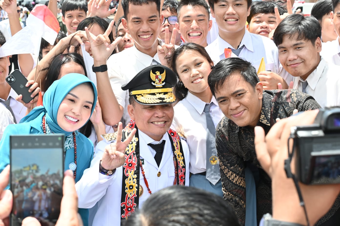 Ratusan Siswa SMA dan Mahasiswa Sambut Kedatangan Gubernur Kalteng Agustiar Sabran dan Wakil Gubernur Edy Pratowo