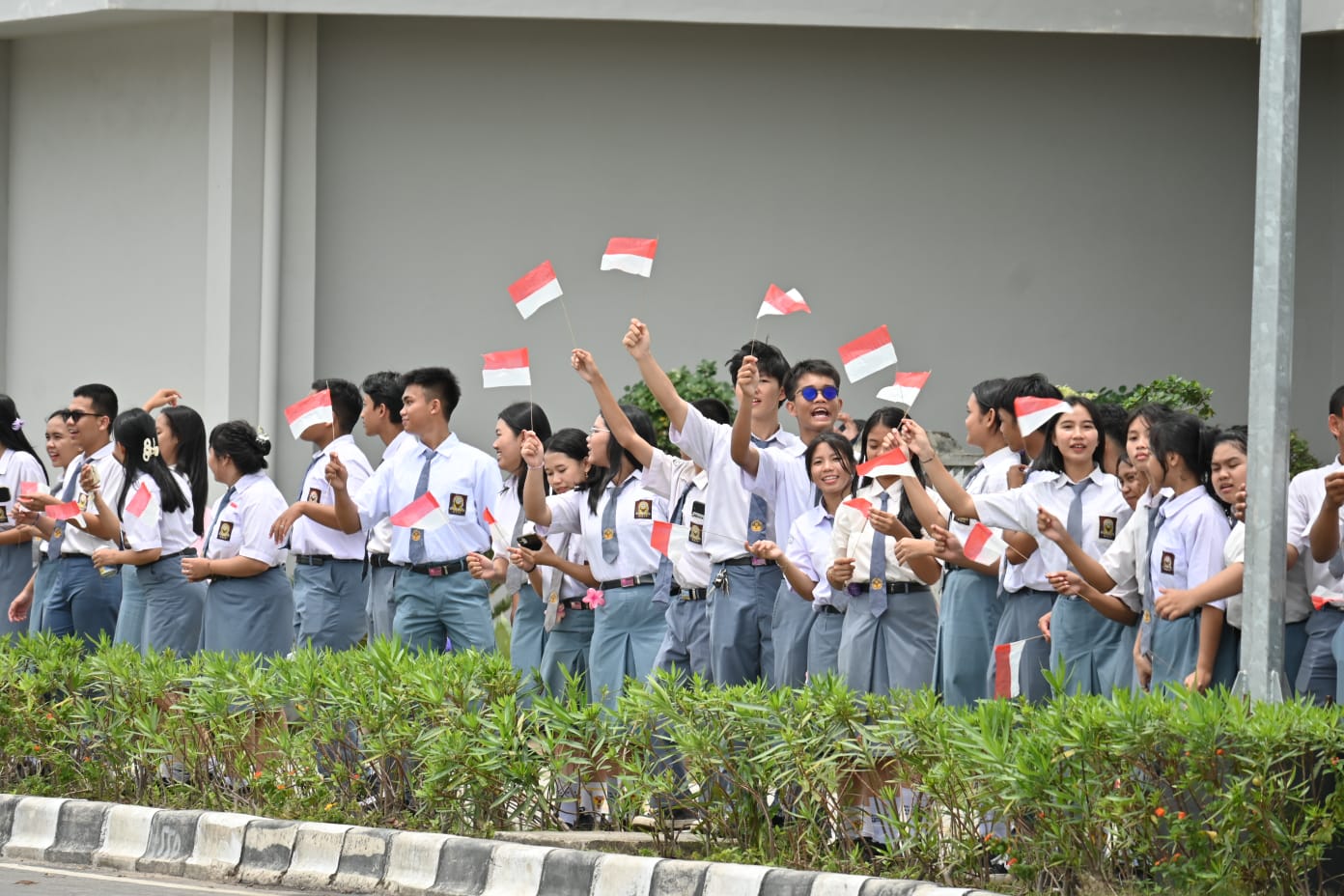 Ratusan Siswa SMA dan Mahasiswa Sambut Kedatangan Gubernur Kalteng Agustiar Sabran dan Wakil Gubernur Edy Pratowo