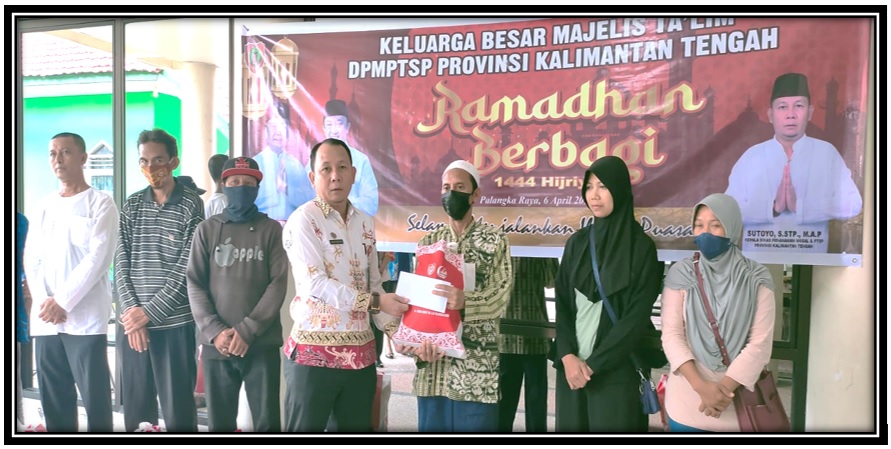 DPMPTSP Prov. Kalteng Laksanakan Kegiatan Ramadan Berbagi Dengan Bagikan Bingkisan