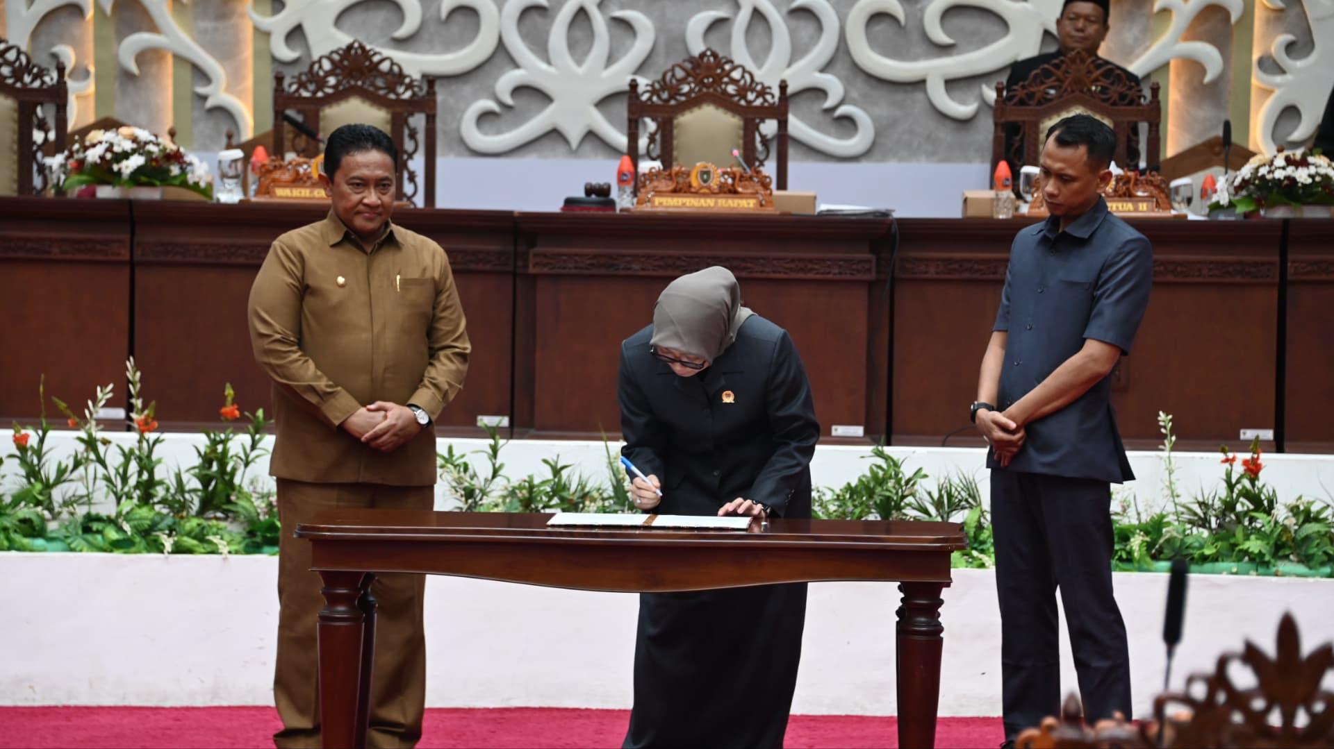 Wagub Edy Pratowo Hadiri Rapur ke - 10 (Penutupan) Masa Persidangan II Tahun Sidang 2025 Sekaligus Rapur ke - 1 (Pembukaan) Masa Persidangan III Tahun Sidang 2025
