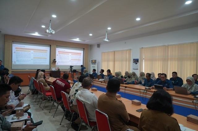 Asisten Ekbang Sri Widanarni Hadiri Konferensi Pers Berita Resmi Statistik BPS Prov. Kalteng