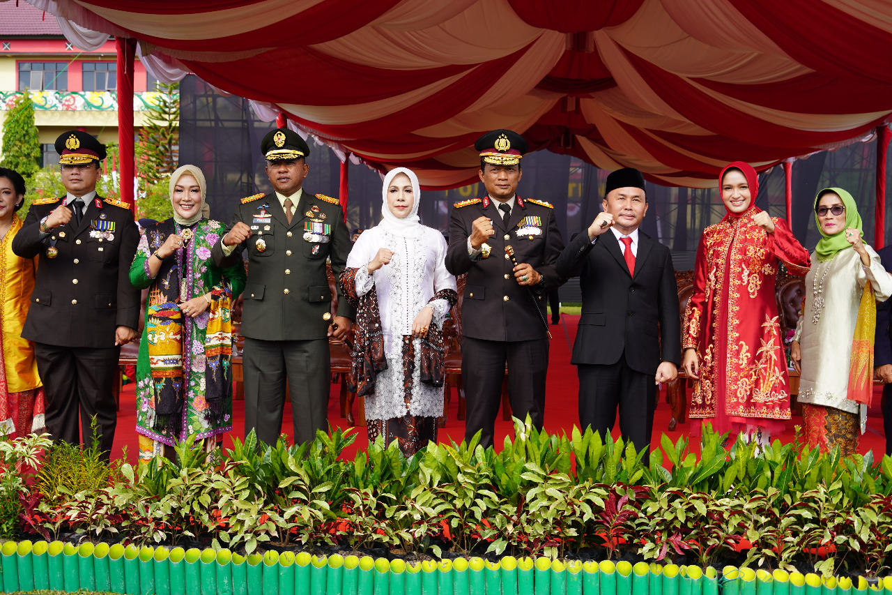 Gubernur Kalteng Sugianto Sabran Hadiri Upacara Peringatan Hari Bhayangkara Ke-76