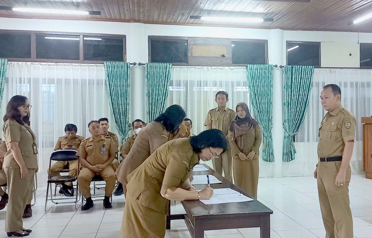 Serah Terima Jabatan Pejabat Administrator di Lingkup DPMPTSP Prov. Kalteng