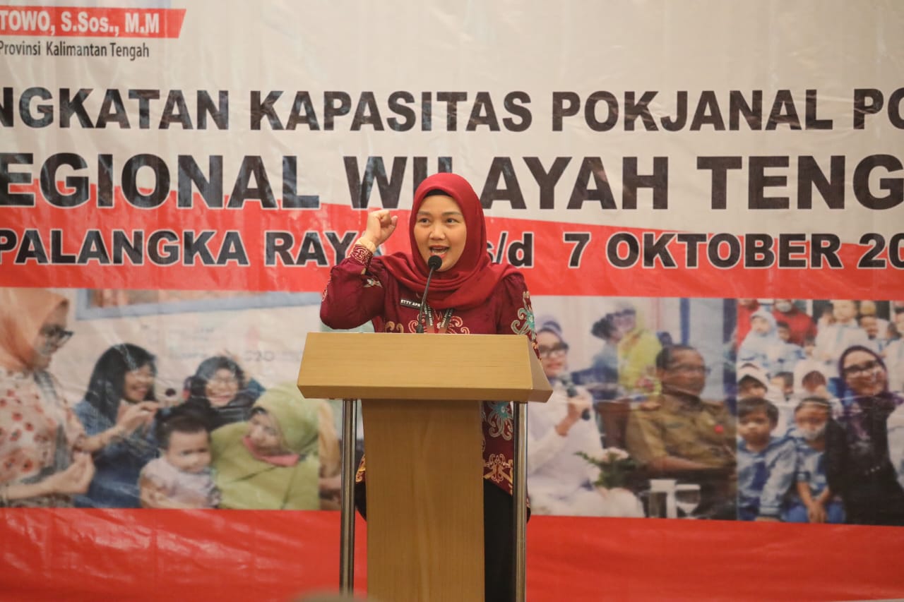 Ketua TP PKK Prov. Kalteng Ivo Sugianto Sabran Buka Acara Peningkatan Kapasitas Pokjanal Posyandu Per Regional