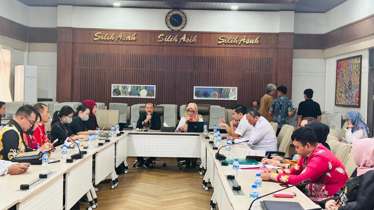 Inspektur Daerah Prov. Kalteng Pimpin Kaji Tiru Pelaksanaan RB dan Pembangunan ZI di Pemprov Jabar