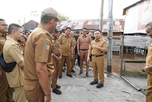 Gubernur Sugianto Sabran Beserta Jajaran Tinjau Kawasan Ponton dan Jl. Kalimantan GG. Bersama