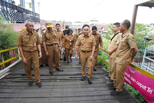 Gubernur Sugianto Sabran Beserta Jajaran Tinjau Kawasan Ponton dan Jl. Kalimantan GG. Bersama