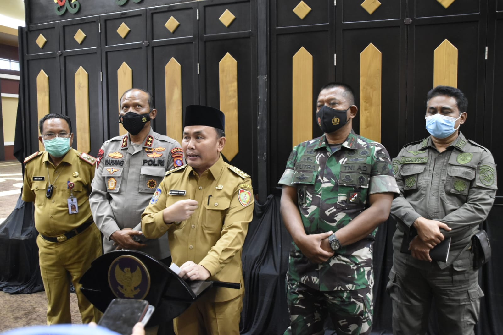 Gubernur H. Sugianto Sabran Mengajak Masyarakat Untuk Bersama Mencegah Penularan Covid-19 Dengan Terapkan Prokes Dan Lakukan Vaksinasi Secara Lengkap