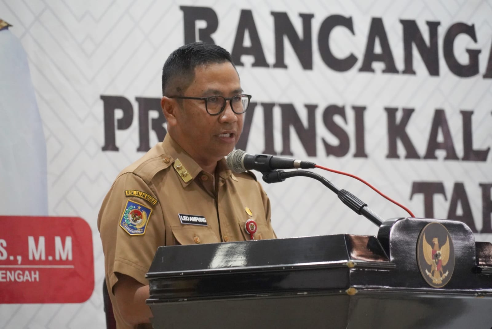 Asisten Ekbang Setda Prov. Kalteng Buka Acara Pelaksanaan Konsultasi Publik Rancangan Awal RKPD Prov. Kalteng Tahun 2024