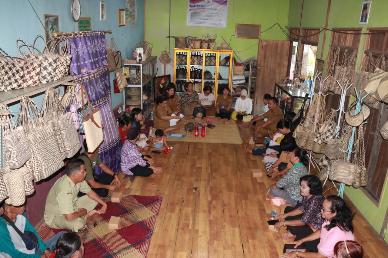 Diskominfostandi Kab. Pulang Pisau Bersama Diskominfosantik Prov. Kalteng Gelar Sosialisasi Pembinaan dan Pemberdayaan KIM