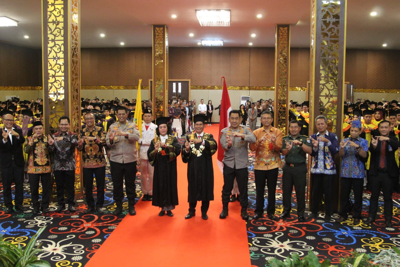 Plh. Sahli Bidang Pemerintahan, Hukum dan Politik Hadiri Wisuda Universitas Terbuka