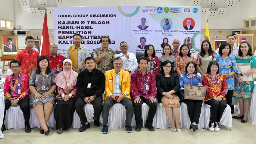 Kepala Bappedalitbang Prov. Kalteng Leonard S. Ampung Buka Focus Group Discussion (FGD)