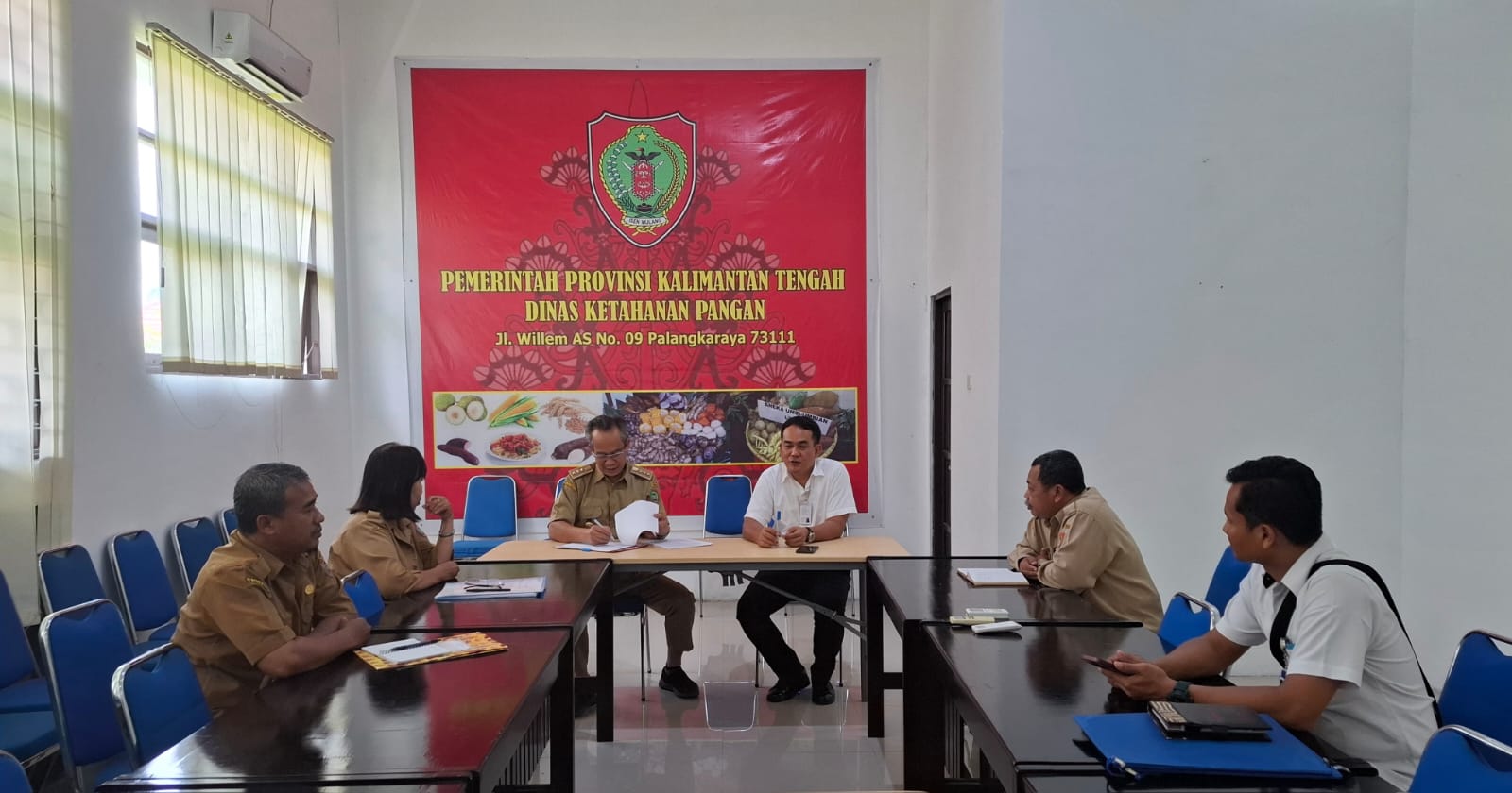 Dinas Hanpang Tandatangani Addendum Kontrak Jual Beli Beras dengan Perum Bulog Kanwil Kalimantan Tengah