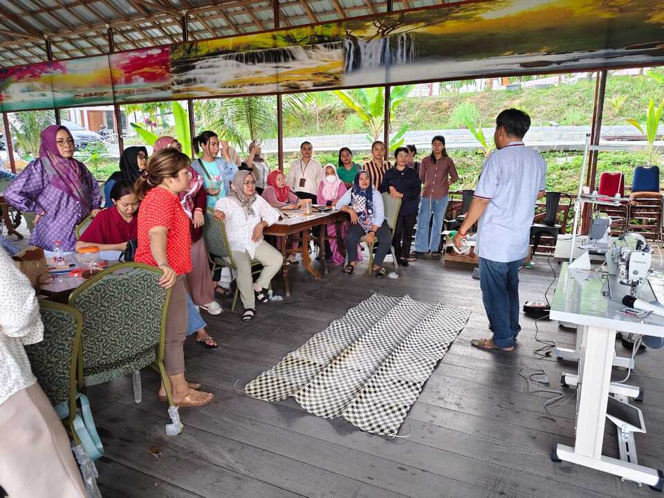 Disdagperin Prov. Kalteng Adakan Pelatihan Pengolahan Pangan & Packaging dan Pelatihan Anyaman Rotan & Kulit