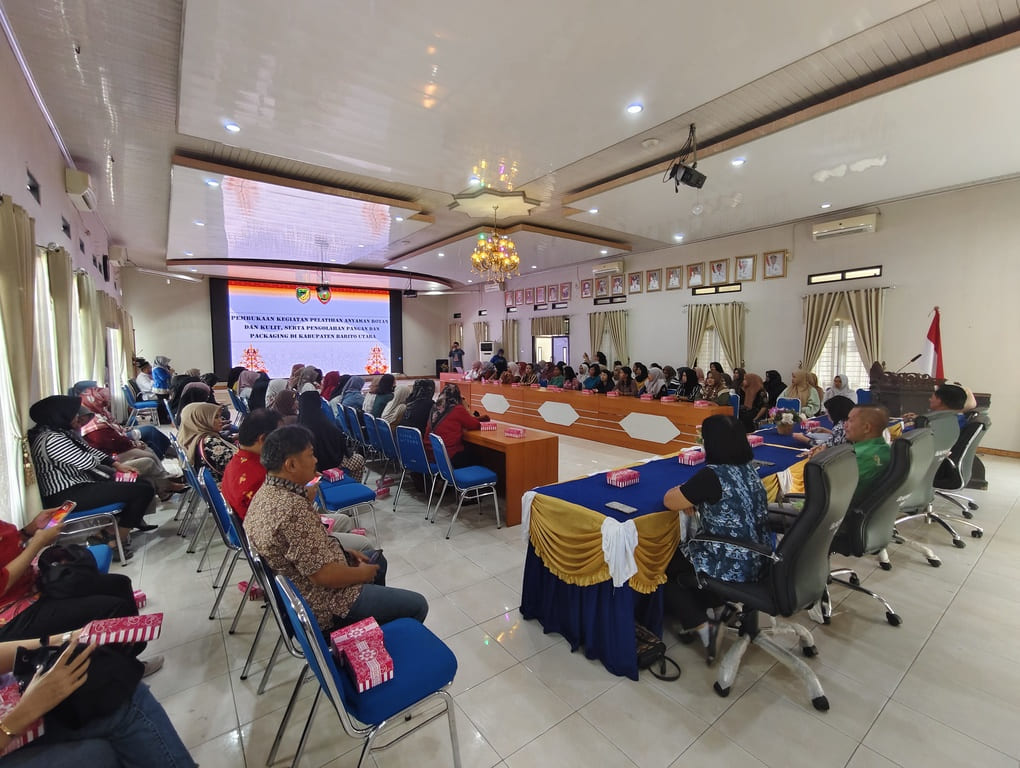 Disdagperin Prov. Kalteng Adakan Pelatihan Pengolahan Pangan & Packaging dan Pelatihan Anyaman Rotan & Kulit