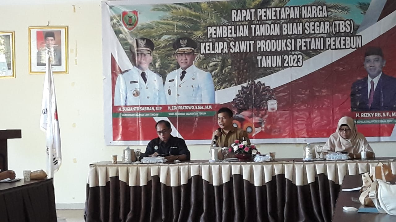 Dinas Perkebunan Prov. Kalteng Gelar Rapat Penetapan Harga TBS Kelapa Sawit Produksi Pekebun Periode Bulan November 2023