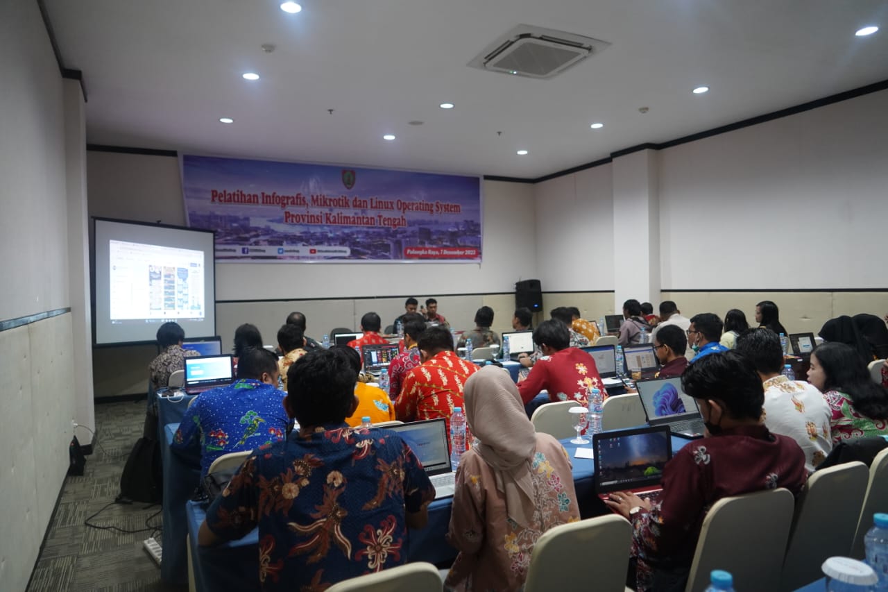 Kadiskominfosantik Prov. Kalteng Agus Siswadi Buka Kegiatan Pelatihan Infografis, Mikrotik dan Linux Operating System