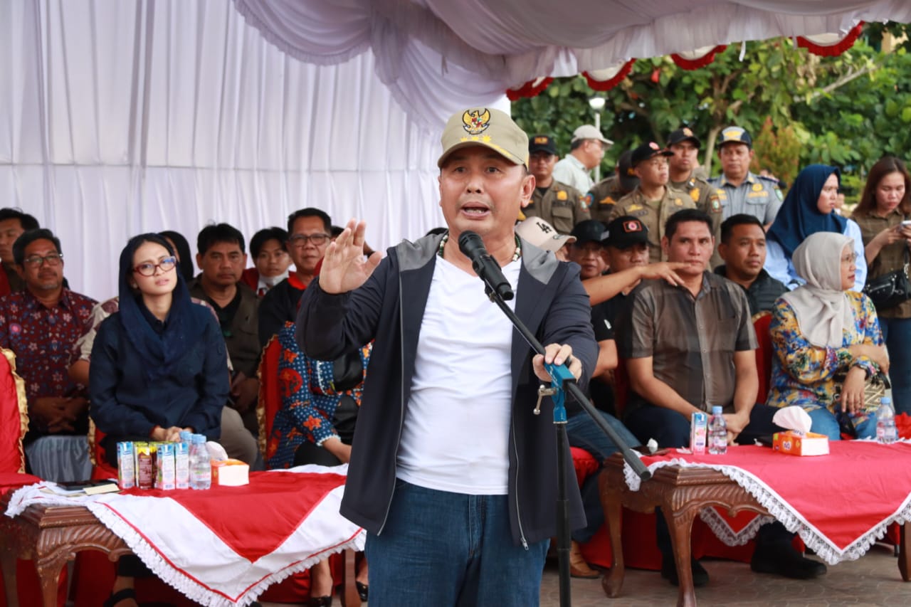 Gubernur Kalteng Sugianto Sabran Salurkan Bansos Sekaligus Launching Bantuan Sosial Fungsi Pendidikan Kalteng BERKAH