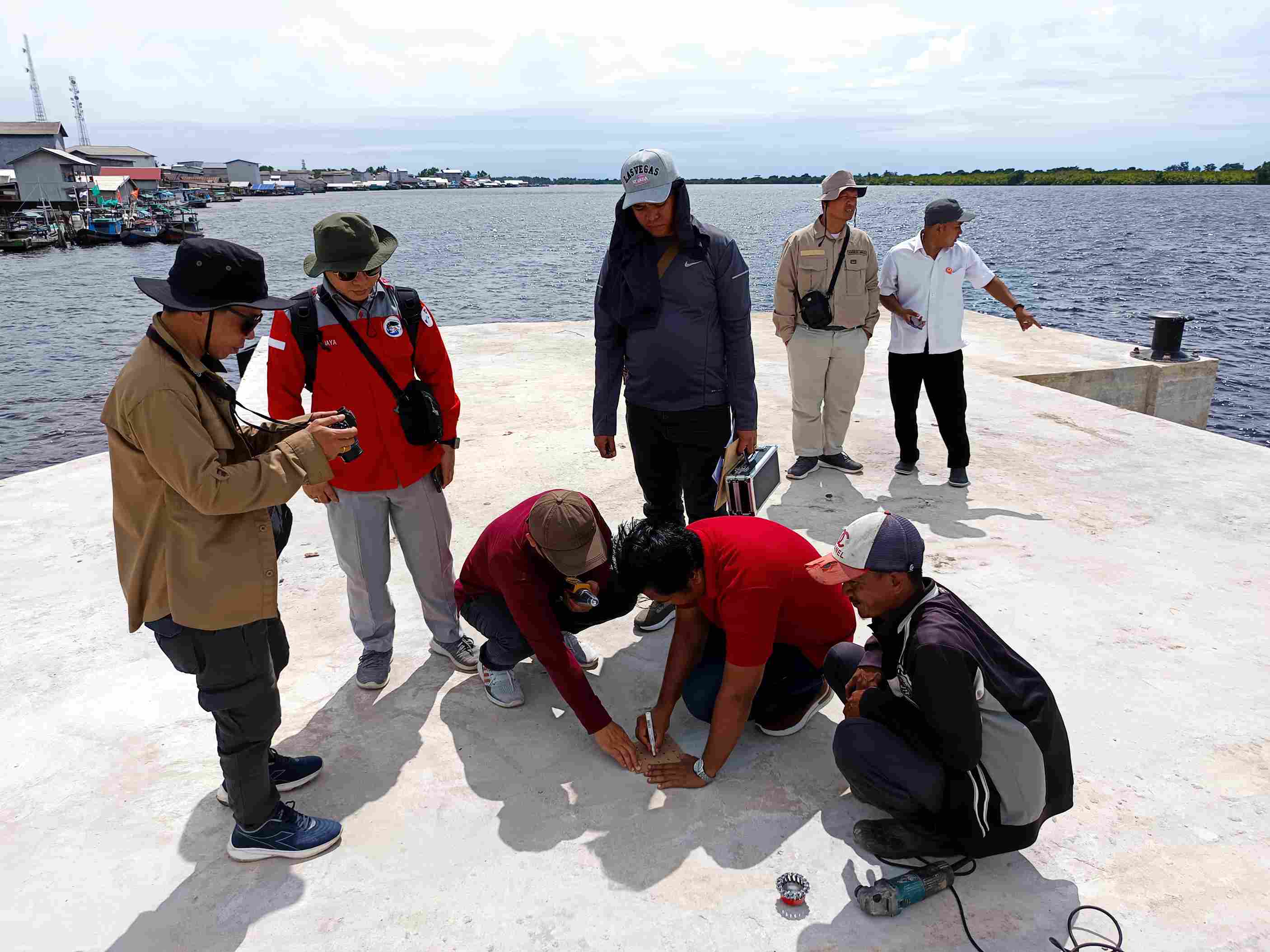 Dislutkan Prov. Kalteng Dampingi Inspektorat Evaluasi Lapangan Pembangunan Dermaga PP Kuala Jelai