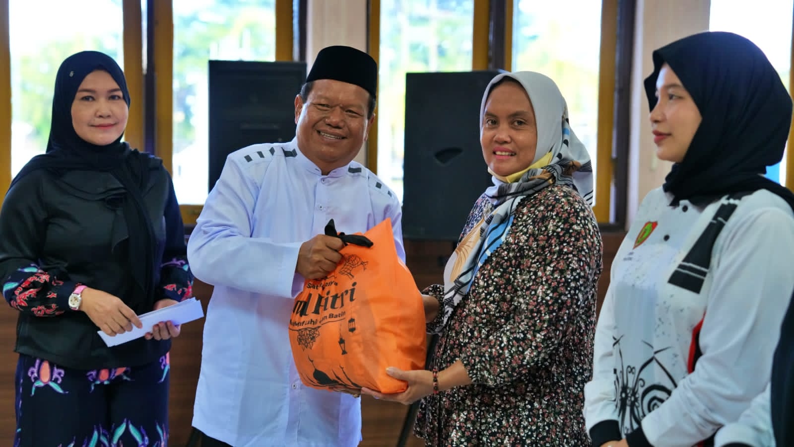 Sekretariat DPRD Bagikan Tali Asih Kepada Pegawai Non ASN