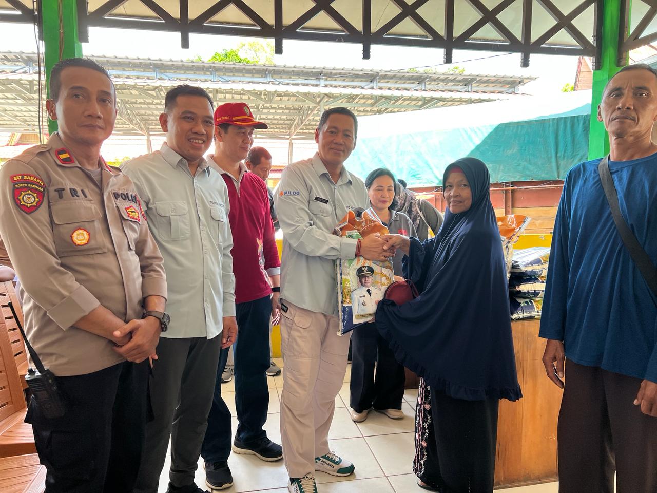 Sahli Yuas Elko Buka Pasar Murah yang Digelar di Kelurahan Bukit Tunggal