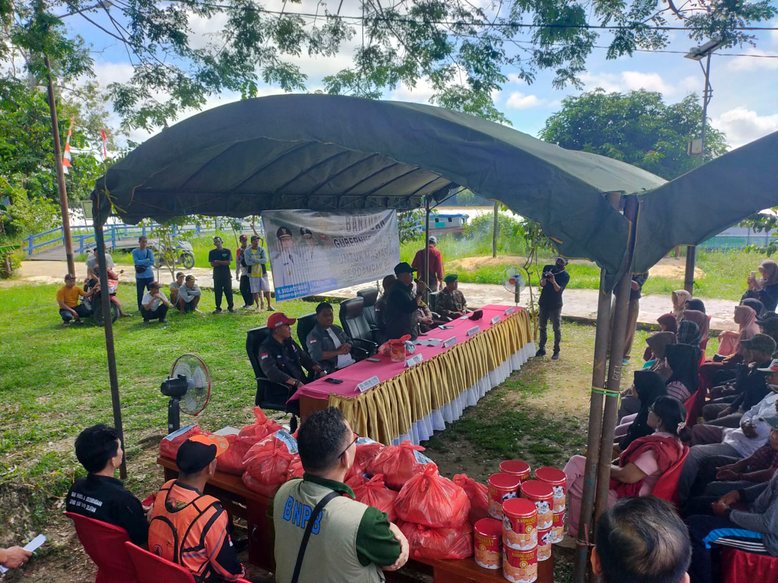 Ribuan Paket Sembako Gratis untuk Warga Desa Terdampak Banjir di Wilayah Kabupaten Barito Selatan