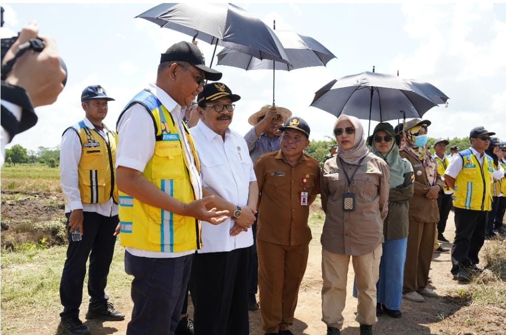 Kepala Dinas TPHP Prov Kalteng Sunarti Dampingi Kunjungan Kerja Anggota Dewan Pertimbangan Presiden Soekarwo ke Kecamatan Pandih Batu