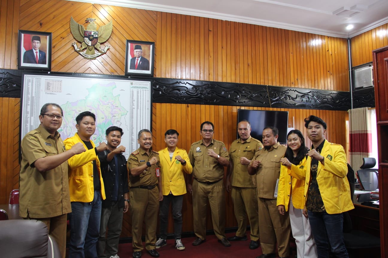 Kepala Disnakertrans Prov. Kalteng Farid Wajdi Terima Kunjungan BEM UPR Dalam Rangka Memperingati Mayday dan Jalin Silaturahmi