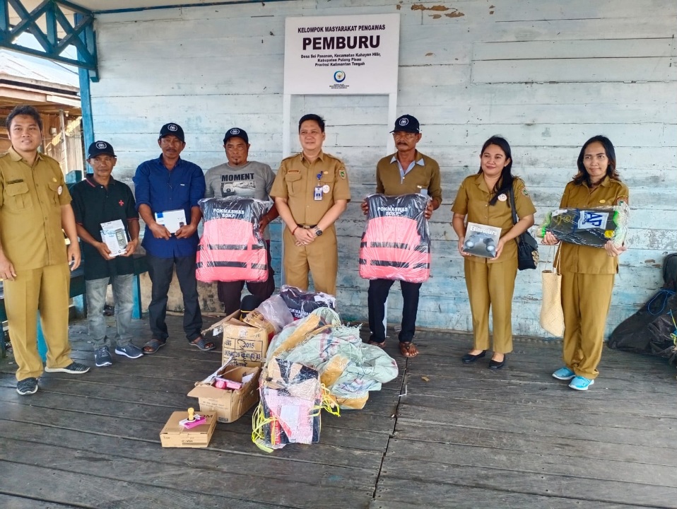 Gubernur Kalteng Sugianto Sabran  Melalui Dislutkan Prov. Kalteng Beri Bantuan Perlengkapan Pengawasan Kepada Pokmaswas di Kabupaten Pulang Pisau