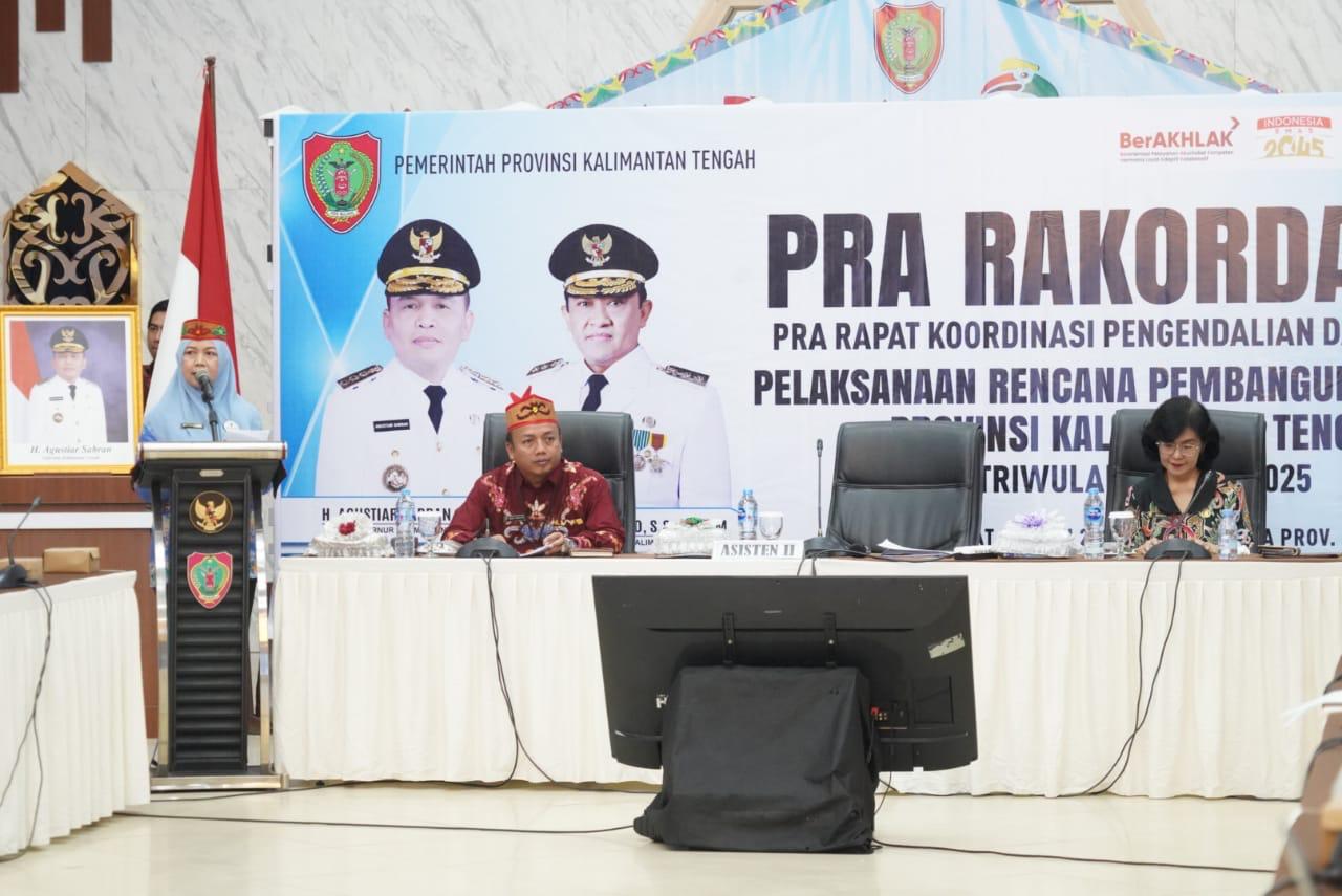 Asisten Ekbang Sri Widanarni Pimpin Pra Rakor Pengendalian dan Evaluasi Pelaksanaan Rencana Pembangunan Daerah Prov. Kalteng Triwulan I