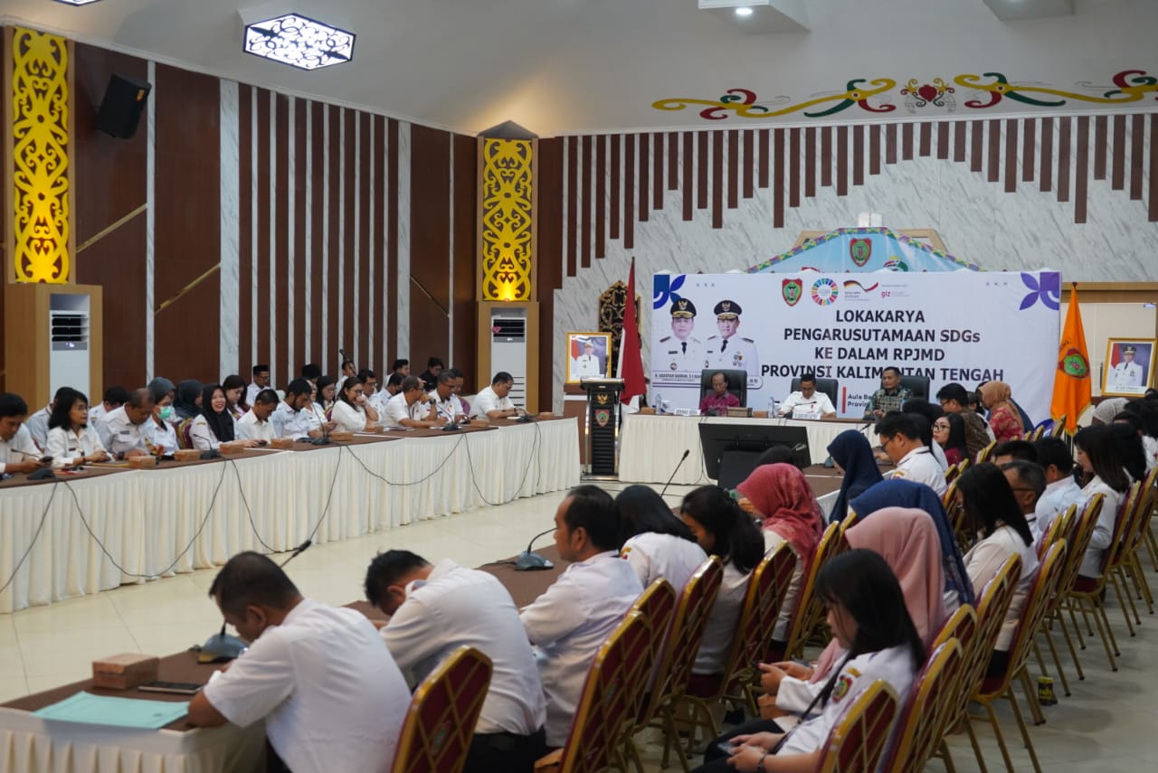 Plt Sekda Leonard S Ampung Buka Lokakarya Pengarusutamaan SDGs ke Dalam RPJMD