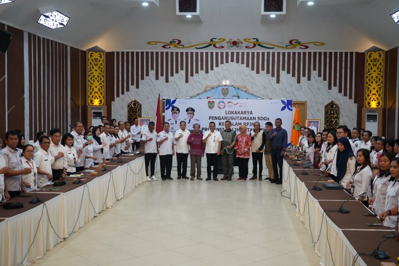 Plt Sekda Leonard S Ampung Buka Lokakarya Pengarusutamaan SDGs ke Dalam RPJMD
