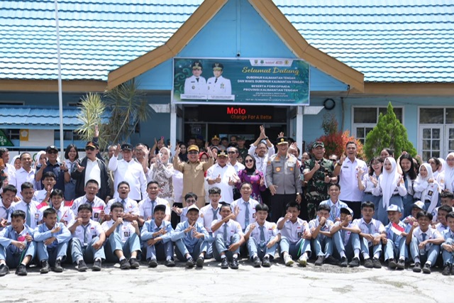 Gubernur Kalteng Agustiar Sabran Beri Pesan dan Motivasi Kepada Para Siswa dan Siswi SMA Negeri 1 Kuala Kapuas