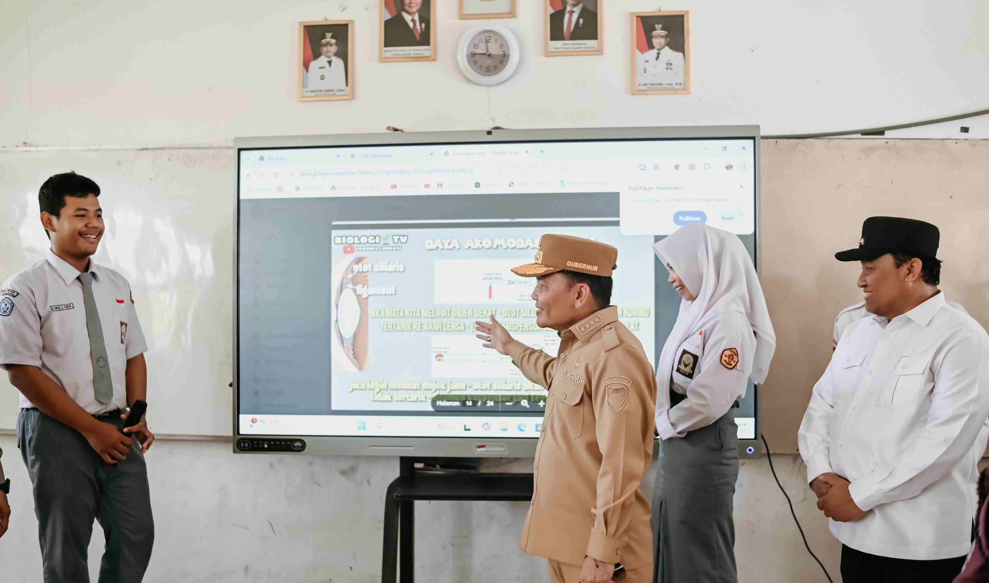 Gubernur Kalteng Agustiar Sabran dan Rombongan Disambut Hangat Oleh Pihak Sekolah dan Para Pelajar