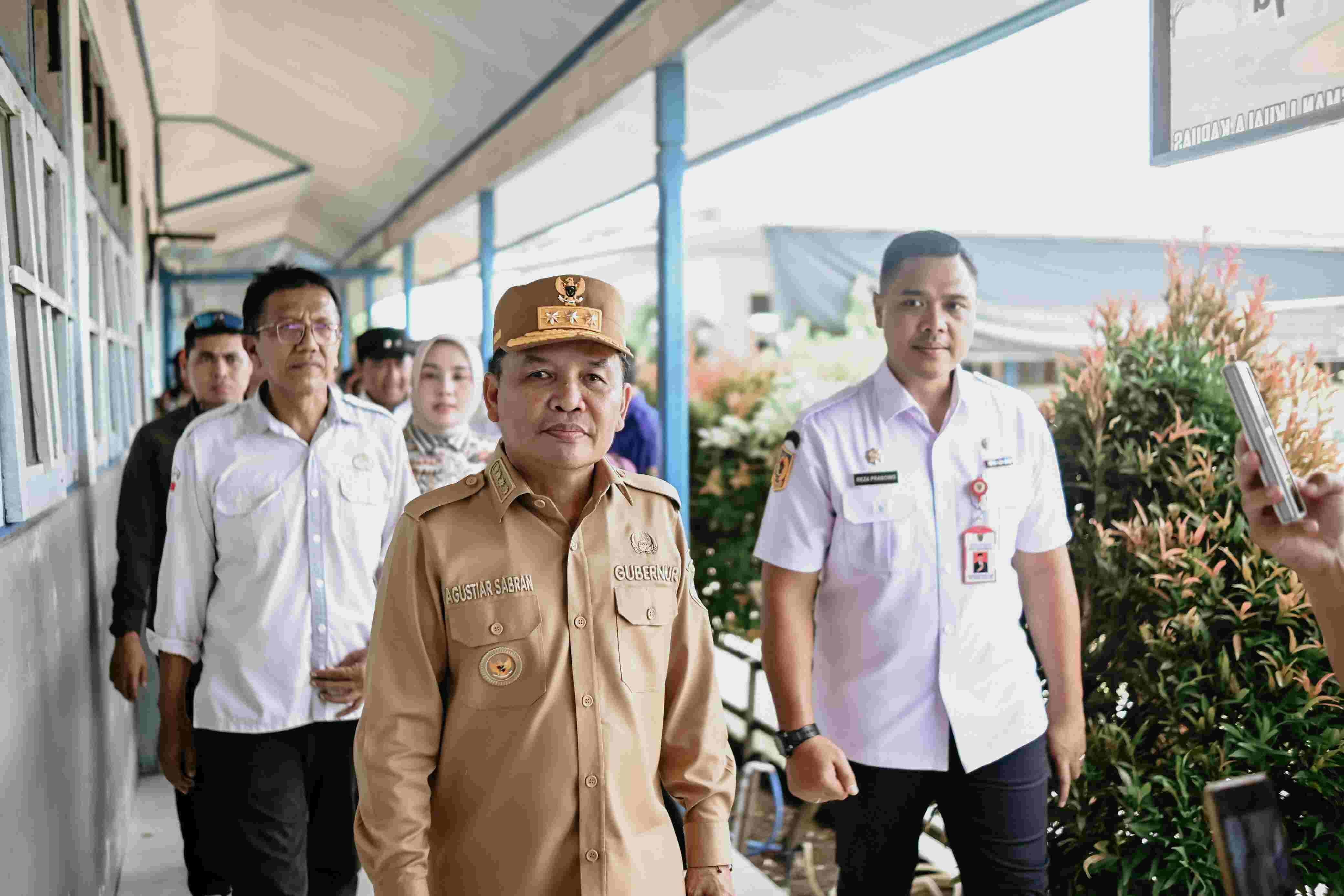Gubernur Kalteng Agustiar Sabran dan Rombongan Disambut Hangat Oleh Pihak Sekolah dan Para Pelajar