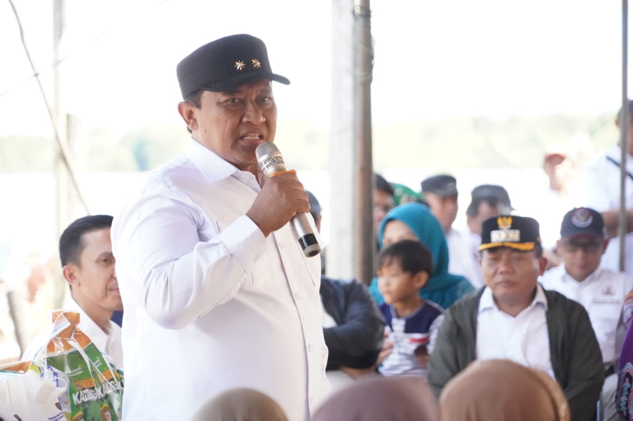 Wagub Kalteng Edy Pratowo Buka Pasar Murah di Desa Lupak Dalam