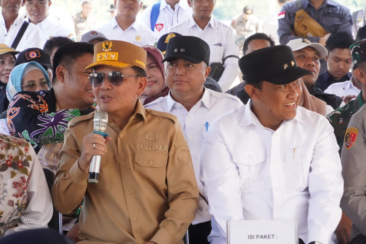 Wagub Kalteng Edy Pratowo Buka Pasar Murah di Desa Lupak Dalam