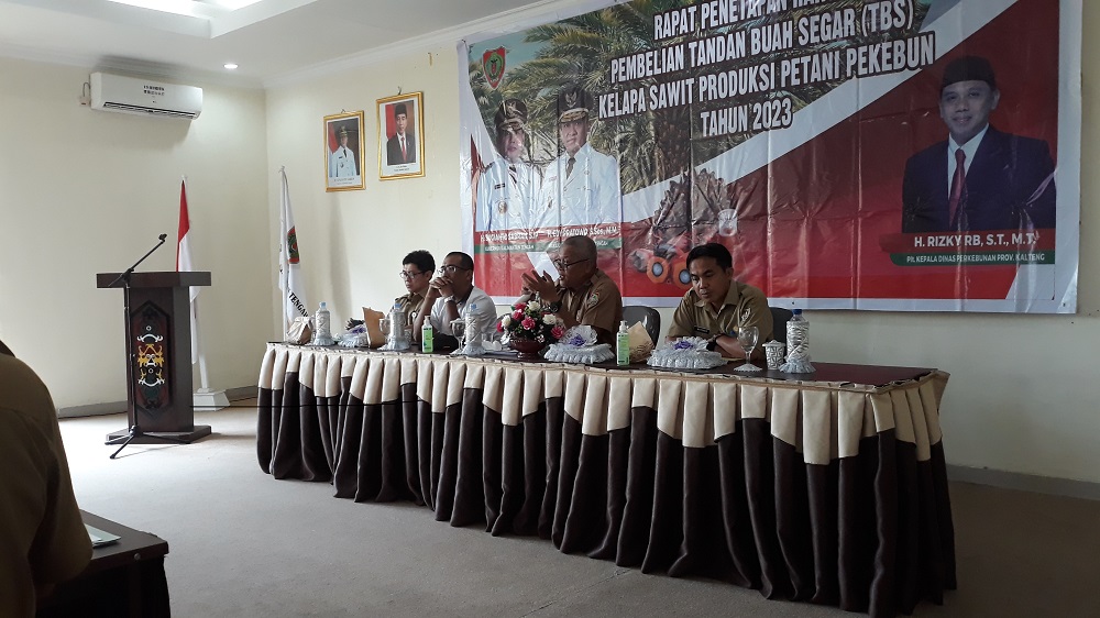 Disbun Prov. Kalteng Gelar Agenda Rutin Rapat Penetapan Harga TBS Kelapa Sawit Produksi Pekebun di Kalteng