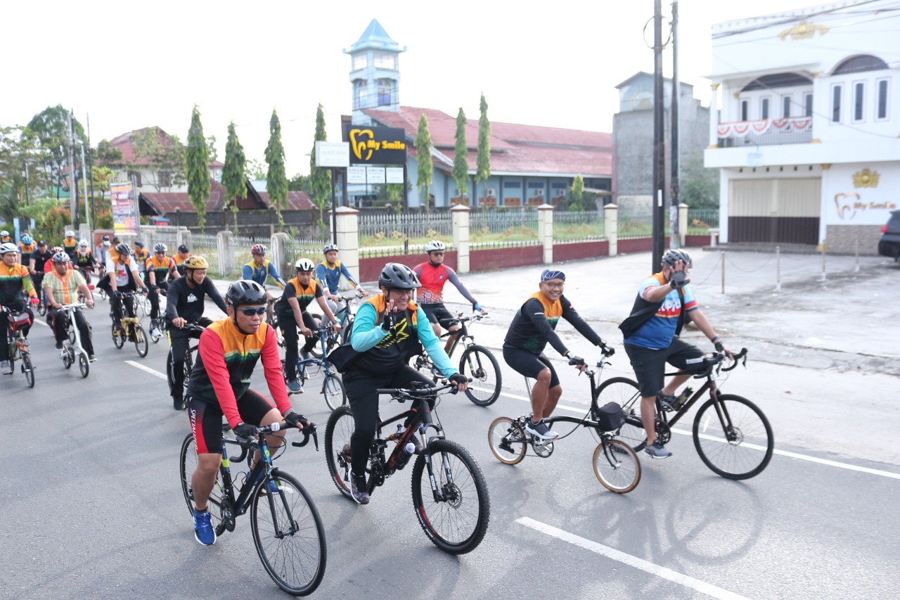 Wagub Kalteng Hadiri Gowes Bersama Dan Launching Rompi Kolaborasi Komunitas HASI Dan Bank Kalteng