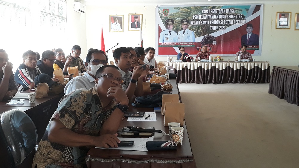 Disbun Prov. Kalteng Gelar Rapat Penetapan Harga TBS Periode Juli 2023