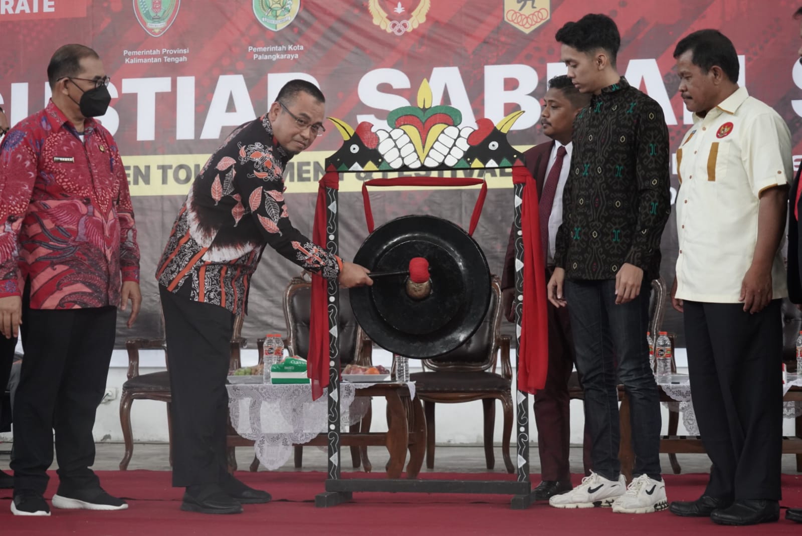 Asisten Adum Setda Prov. Kalteng Buka Kejuaraan Karate Piala H. Agustiar Sabran DPR RI 2022