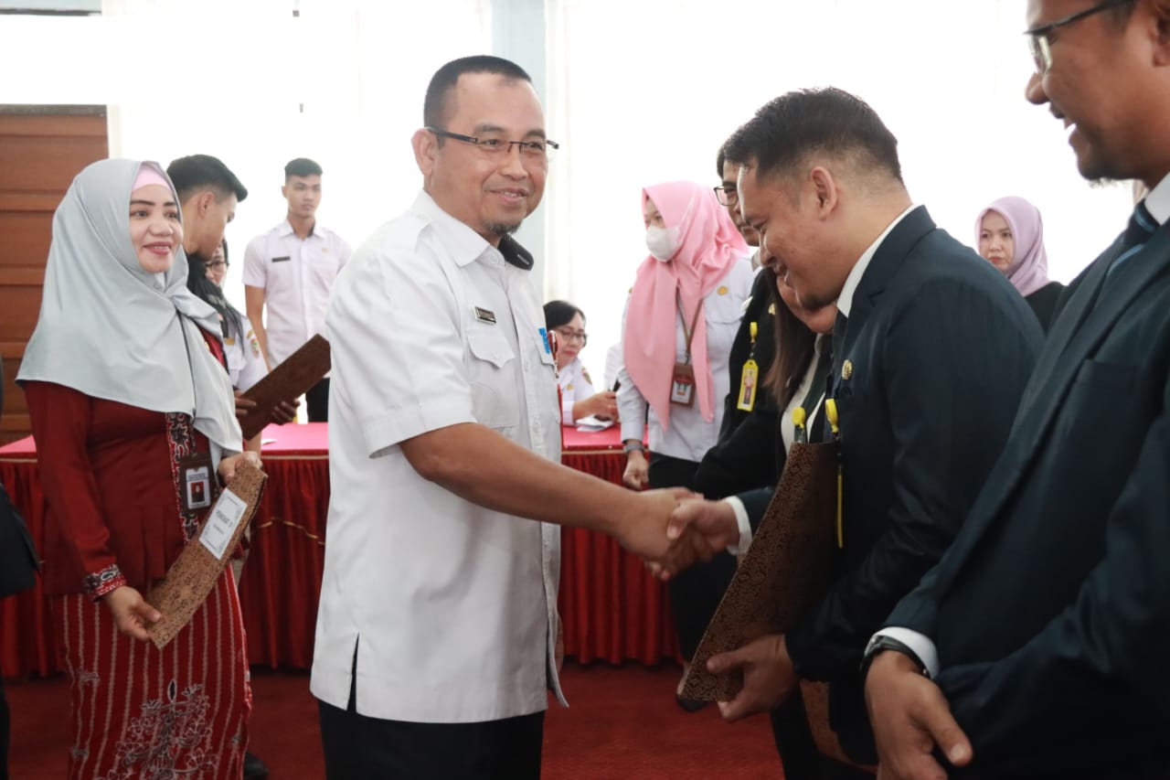 Asisten Adum Sri Suwanto Tutup Pelatihan Kepemimpinan Administrator Gelombang II Angkatan IV, V, VI, dan VII Prov. Kalteng