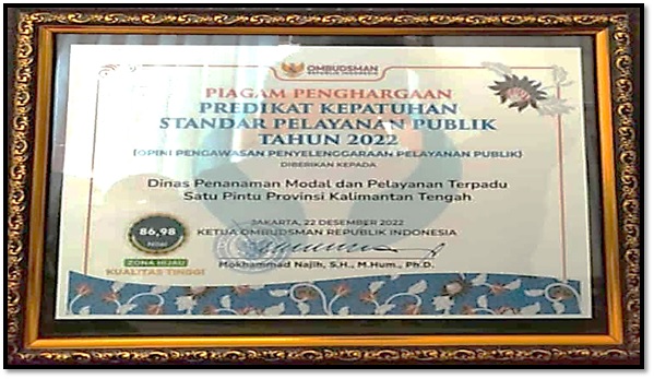 DPMPTSP Prov. Kalteng Terima Piagam Penghargaan Predikat Kepatuhan Standar Pelayanan Publik Tahun 2022